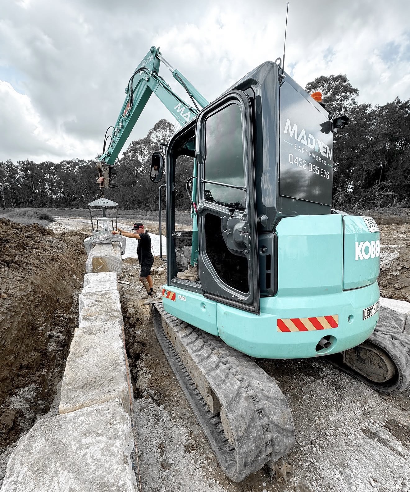 Madden Earthworks Kobelco excavator placing sandstone blocks on site - Hawkesbury NSW