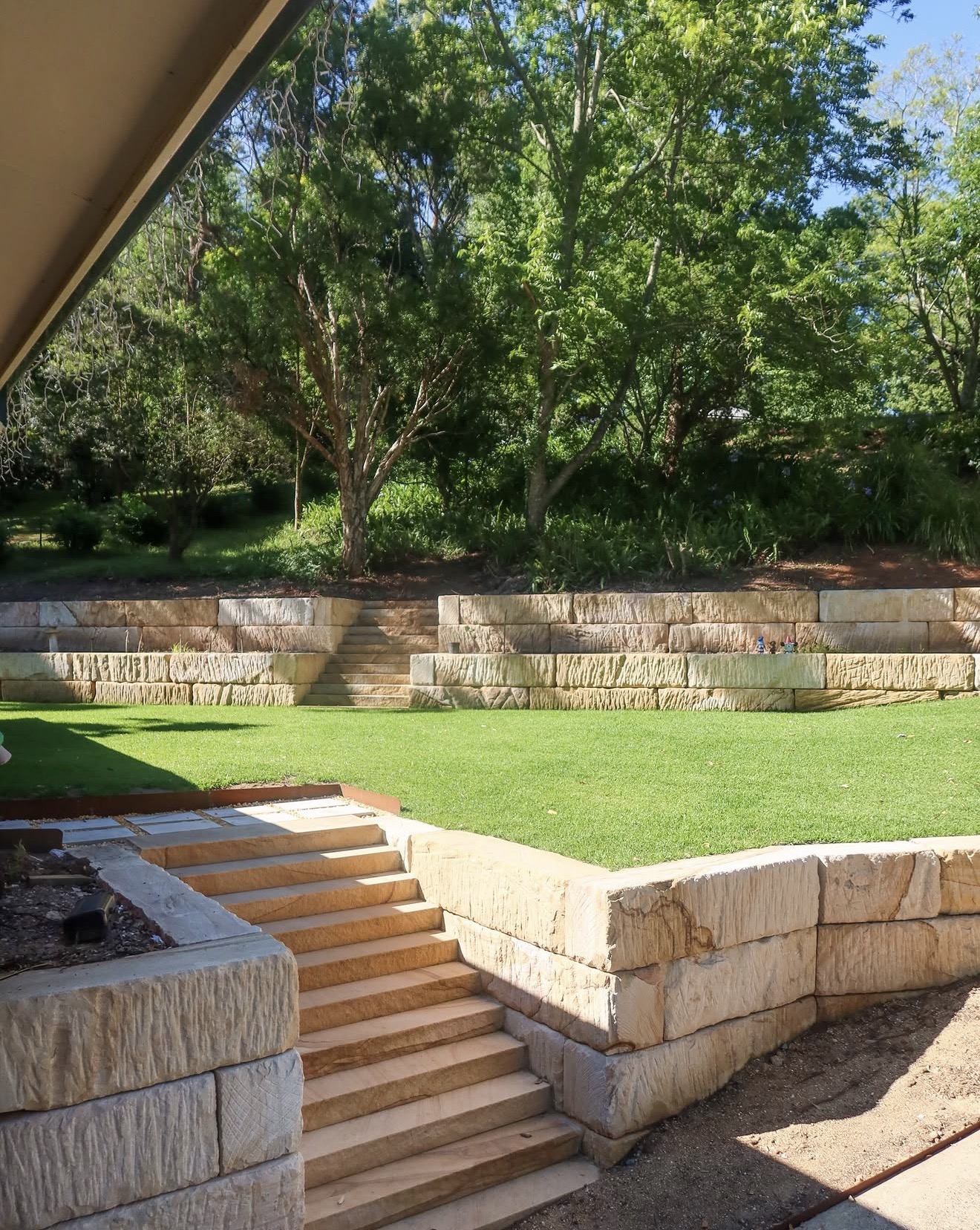 Sandstone retaining wall with lush garden terrace and sandstone steps - Hawkesbury NSW